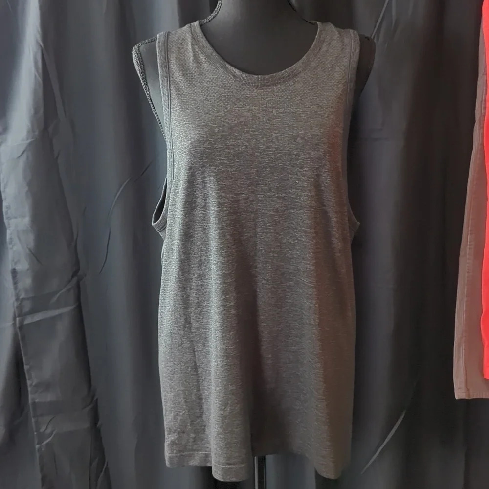 2‎ Tanks Size Medium, Both NWT.